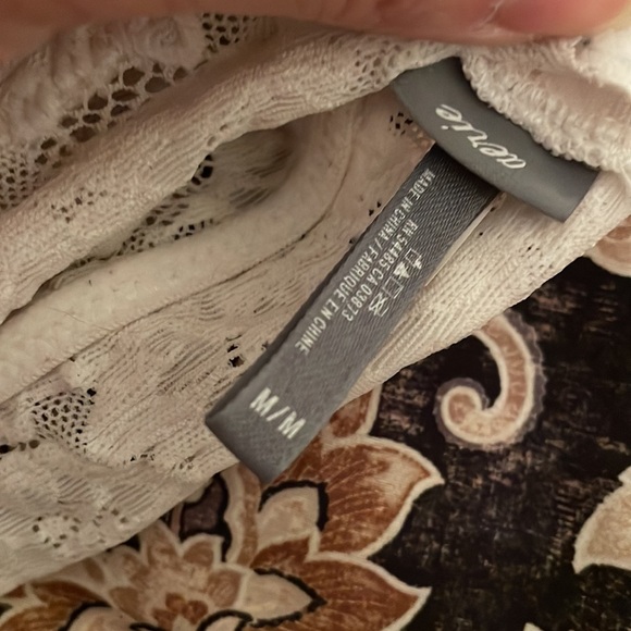 Offwhite Lacey halter bralette - Picture 4 of 7